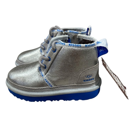 RARE UGG X HERSHEY’S KISSES NEUMEL II Silver Metallic Boots, Child Size 10. NEW! - Picture 3 of 12